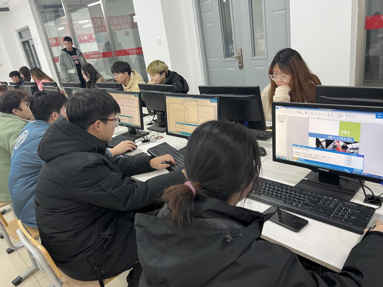電子與信息工程學(xué)院成功舉辦第十五屆計(jì)算機(jī)教育信息咨詢活動