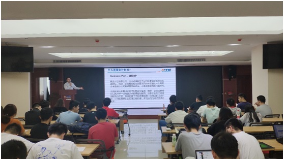 地理信息與計(jì)算機(jī)技術(shù)深度融合，第五屆“互聯(lián)網(wǎng)+”大學(xué)生創(chuàng)業(yè)大賽動員會暨指導(dǎo)報(bào)告會圓滿召開